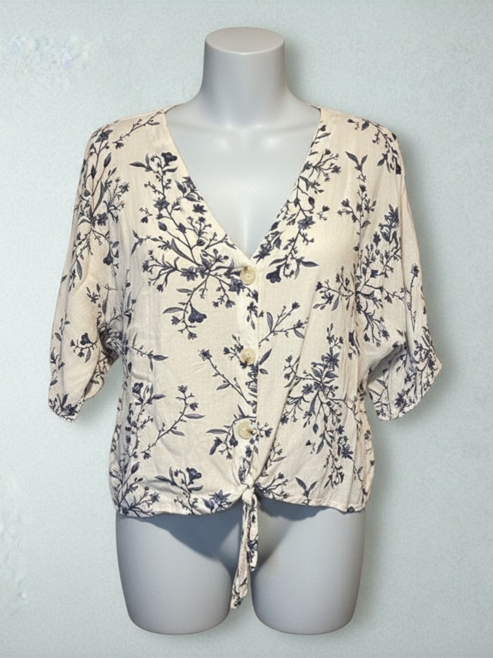 LUQ Floral Tie Front Blouse Women’s Large Cottagecore Blue White Lightweight Top
